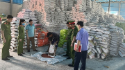 Khởi tố thêm 3 bị can liên quan đến hành vi sản xuất hàng giả là phân bón