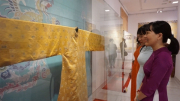 Trang phục cung đình triều Nguyễn lần đầu ra mắt công chúng