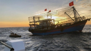 Kịp thời ứng cứu hai tàu cá của Quảng Trị bị chìm khi tránh bão số 1