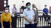 Bị cáo Nguyễn Đức Chung nộp bệnh án ung thư tại phiên toà phúc thẩm