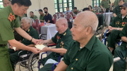 Thứ trưởng Nguyễn Duy Ngọc thăm, trao quà tại  Trung tâm điều dưỡng thương binh Duy Tiên và Kim Bảng