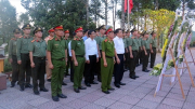 Lãnh đạo Bộ Công an dâng hương tri ân các anh hùng, liệt sĩ tại Quảng Nam
