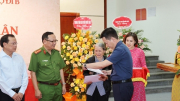 Trao lại hồ sơ, kỷ vật của cán bộ đi B và triển lãm “Kỷ vật thời thanh xuân”