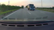"Thẻ đỏ" nặng với tài xế lái xe tải chạy ngược chiều trên cao tốc