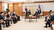 Thủ tướng Hàn Quốc Han Duck-soo tiếp Thường trực Ban Bí thư Võ Văn Thưởng