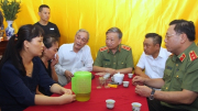 Bộ trưởng Tô Lâm thăm hỏi, chia sẻ mất mát với gia đình 3 CBCS hy sinh trong khi chữa cháy