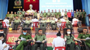 Giám đốc Công an tỉnh Hà Tĩnh cùng 250 CBCS hiến máu cứu người