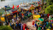 Hàng nghìn du khách tham gia lễ hội Điện Huệ Nam