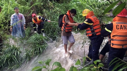 Kịp thời giải cứu 23 người mắc kẹt tại suối Tiên, Quảng Nam