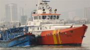 Cứu nạn 2 tàu cá ngư dân Quảng Bình bị hỏng máy trôi dạt trên biển