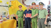Công an tỉnh Bà Rịa-Vũng Tàu trao tặng quà gia đình ba Liệt sĩ hy sinh khi chữa cháy