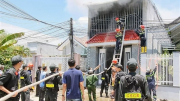 Cảnh sát cắt khung sắt "chuồng cọp", tìm kiếm nạn nhân kẹt trong đám cháy