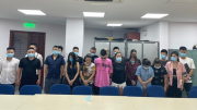Xử lý 19 thanh niên ôm bình khí cười “bay lắc” trong quán karaoke