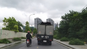Xe ô tô “đầu Ngô, mình Sở” nghênh ngang trên đường phố Thủ đô