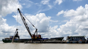 Xử lý việc khai thác cát trái phép gần khu vực cầu Mỹ Thuận