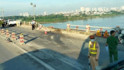 Xe đầu kéo đâm nát lan can cầu Thanh Trì rồi mất hút dưới sông Hồng
