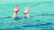 Rơi xuống hồ nước, bé trai 3 tuổi chết đuối thương tâm