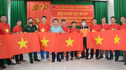 Trao tặng cờ Tổ quốc cho ngư dân Nam Định