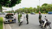 Lái xe taxi hành hung nhân viên an ninh hàng không Nội Bài