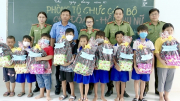 Công an tỉnh Bạc Liêu tiếp sức học sinh nghèo đến trường
