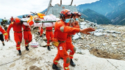 Trung Quốc chạy đua với thời gian tìm kiếm nạn nhân động đất