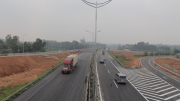 Yêu cầu VEC sửa chữa hư hỏng mặt đường cao tốc Nội Bài - Lào Cai