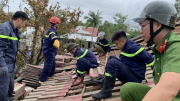 Công an Thừa Thiên - Huế huy động 3.400 lượt CBCS giúp dân khắc phục hậu quả bão số 4