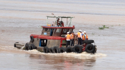 Huy động 10 tàu tìm kiếm công nhân mất tích sau sự cố tại cầu Mỹ Thuận 2