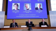 Giải Nobel Hóa học 2022 tôn vinh 3 nhà khoa học nghiên cứu về phân tử