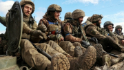 Ukraine triển khai binh sĩ và vũ khí tới biên giới Donbass