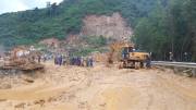Thông tuyến bị sạt lở, 6 xã khu Tây của huyện Trà Bồng  không còn bị cô lập