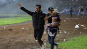 Thảm họa giẫm đạp sau trận bóng ở Indonesia do cảnh sát dùng hơi cay quá đà