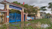 Hơn 200 trường học ở Thừa Thiên-Huế vẫn còn bị ngập lụt