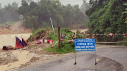 Mưa lũ gây ngập sâu, chia cắt nhiều tuyến đường tại miền núi Quảng Nam