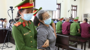 Bị cáo Cao Thị Cúc được cho phép rời tòa vì lý do sức khỏe