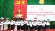 Trao học bổng Phạm Hùng - Võ Văn Kiệt cho học sinh, sinh nghèo ở Vĩnh Long