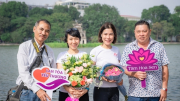 Hai người phụ nữ đi bộ xuyên Việt gây quỹ cho trẻ mồ côi