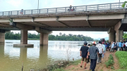 Bàng hoàng phát hiện thi thể nữ sinh lớp 9 trên sông Bồ
