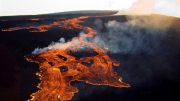 Núi lửa lớn nhất thế giới phun trào trở lại sau gần 40 năm ngủ yên