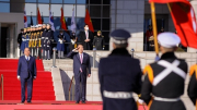 Tổng thống Hàn Quốc đón Chủ tịch nước Nguyễn Xuân Phúc theo nghi thức cao nhất
