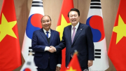 Chuyến thăm của Chủ tịch nước Nguyễn Xuân Phúc "chiếm sóng" các tờ báo lớn Hàn Quốc