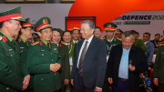 Bộ trưởng Tô Lâm đến tham quan một số gian hàng tại Triển lãm Quốc phòng quốc tế Việt Nam 2022