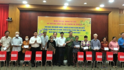 Bộ trưởng Tô Lâm thăm và tặng quà tết người dân nghèo ở Tây Ninh