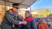 Học viện Chính trị CAND tổ chức chương trình "Áo ấm cho em" tại vùng cao Yên Bái