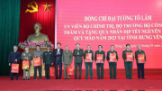 Bộ trưởng Tô Lâm chúc Tết và trao quà tặng người lao động, người có công tại Hưng Yên