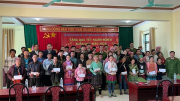 Báo CAND và Ngân hàng Agribank: Trao tặng người nghèo huyện miền núi Văn Chấn 300 suất quà Tết