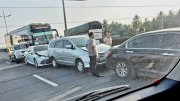 6 xe ô tô va chạm liên hoàn, cao tốc TP Hồ Chí Minh - Trung Lương ùn ứ kéo dài