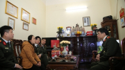 Báo CAND thăm hỏi, chúc Tết gia đình các liệt sĩ Cảnh sát PCCC Công an TP Hà Nội