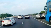 Cao tốc TP Hồ Chí Minh - Trung Lương ùn ứ nhiều km vì 2 vụ TNGT