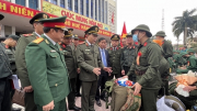 Thứ trưởng Lê Quốc Hùng dự lễ giao nhận quân tại tỉnh Thừa Thiên-Huế
